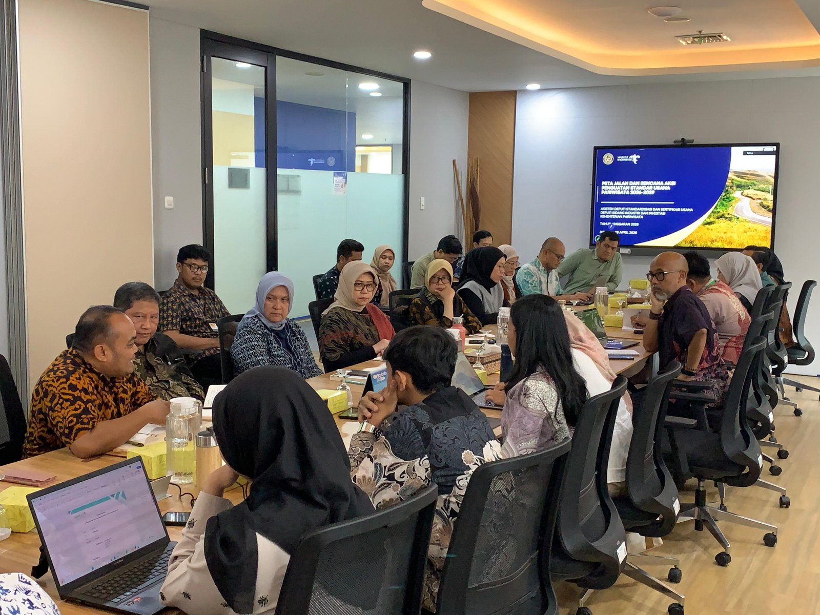 Rapat Koordinasi Penyusunan Peta Jalan (Roadmap) Penguatan  Standar Usaha Pariwisata