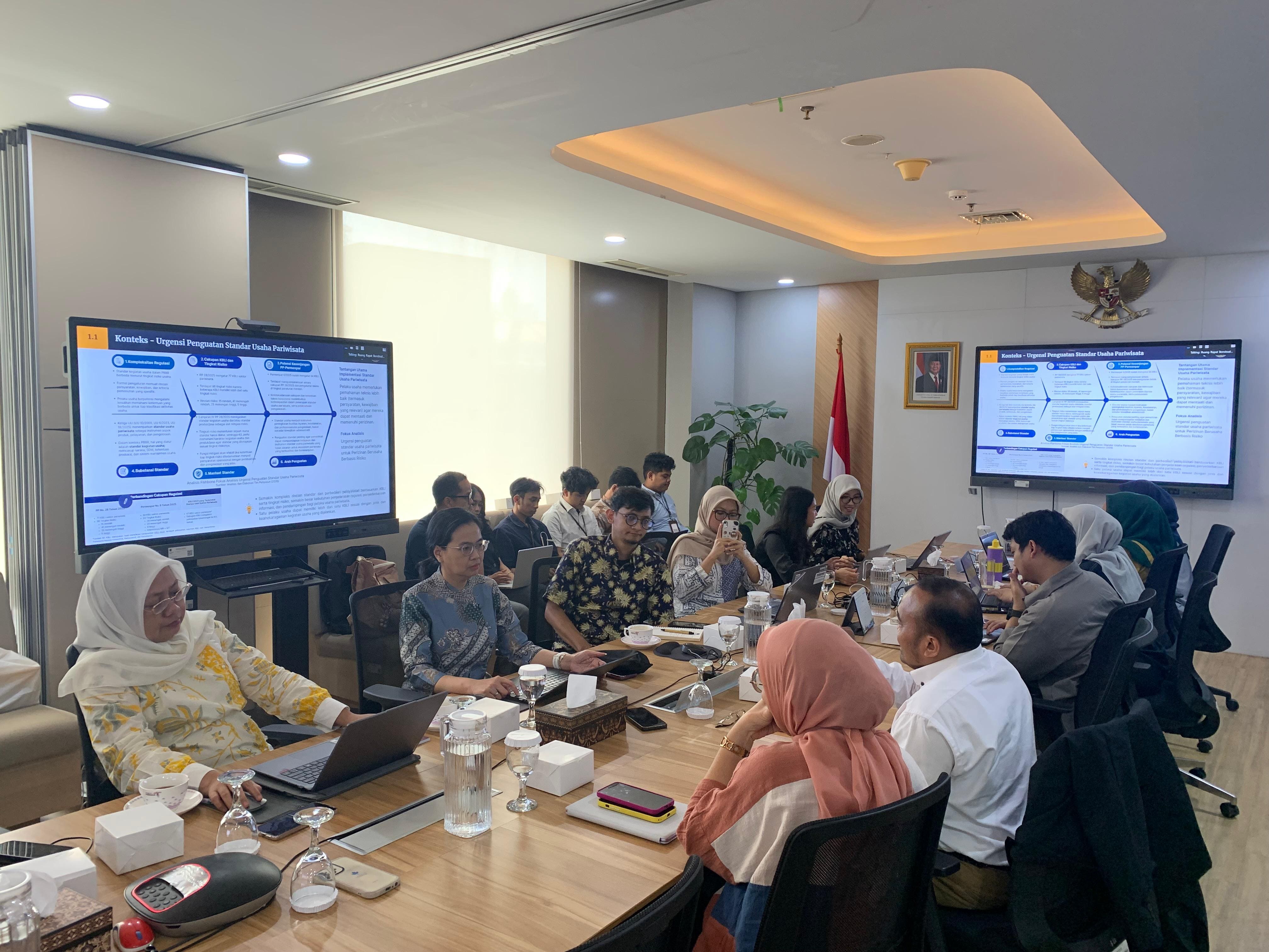 Rapat Pembahasan Draf Peta Jalan dan Rencana Aksi Penguatan Standar Usaha Pariwisata 2026–2029
